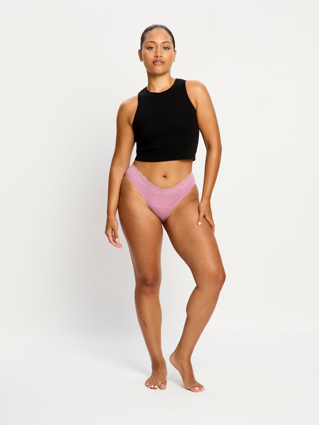 Culotte Cassia cheeky en V flux léger Orchidée sombre