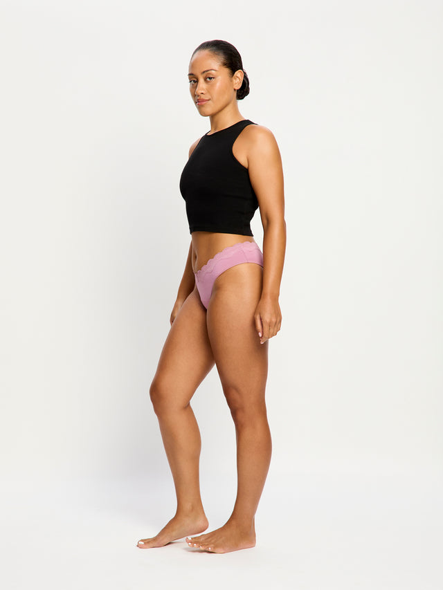 Culotte Cassia cheeky en V flux léger Orchidée sombre