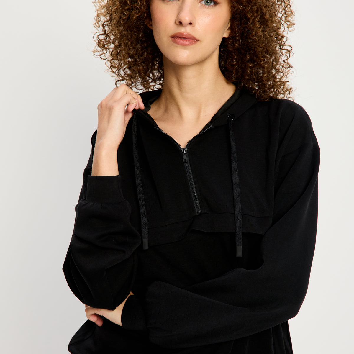 Half Dip Zip Hood - Black