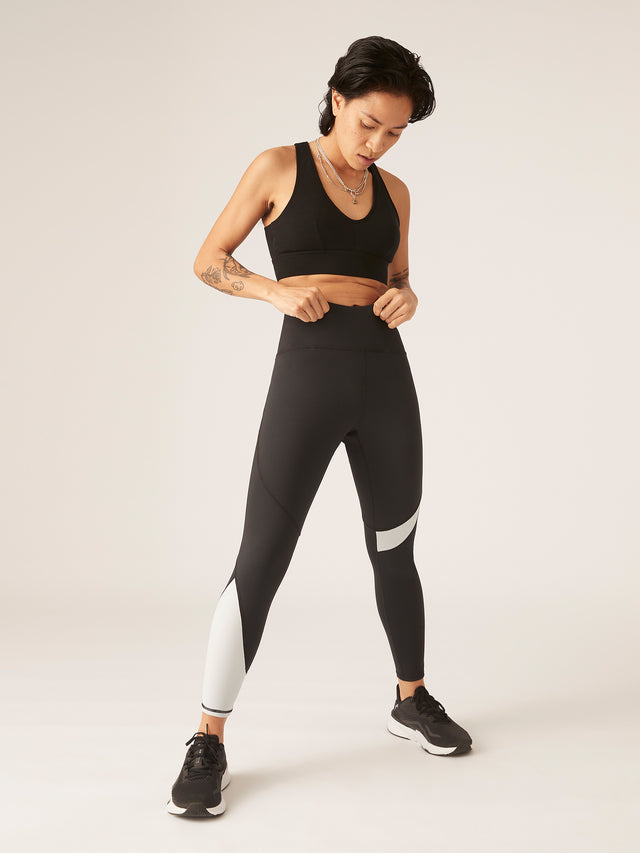 AV78MHBKGW-MBxPuma_7x8 Recycled Active Legging_MH_Black-Grey_1_model_Peace_8-XS.jpg