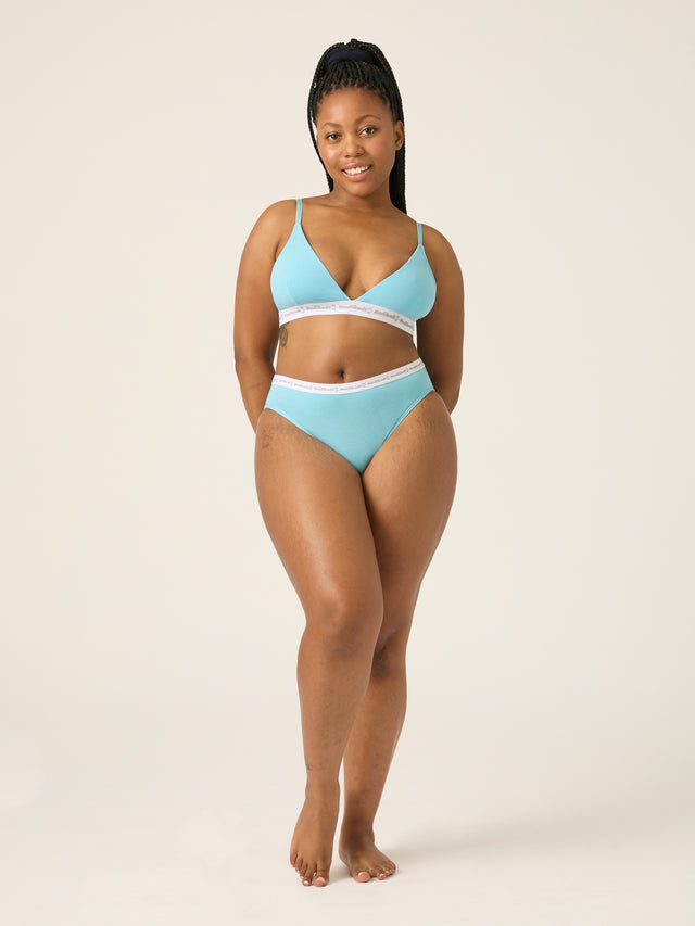 BSBABENAABLW-MB_Basic_Triangle Bralette_MW_Air_Blue-1_model_Joyce_10-S.jpg