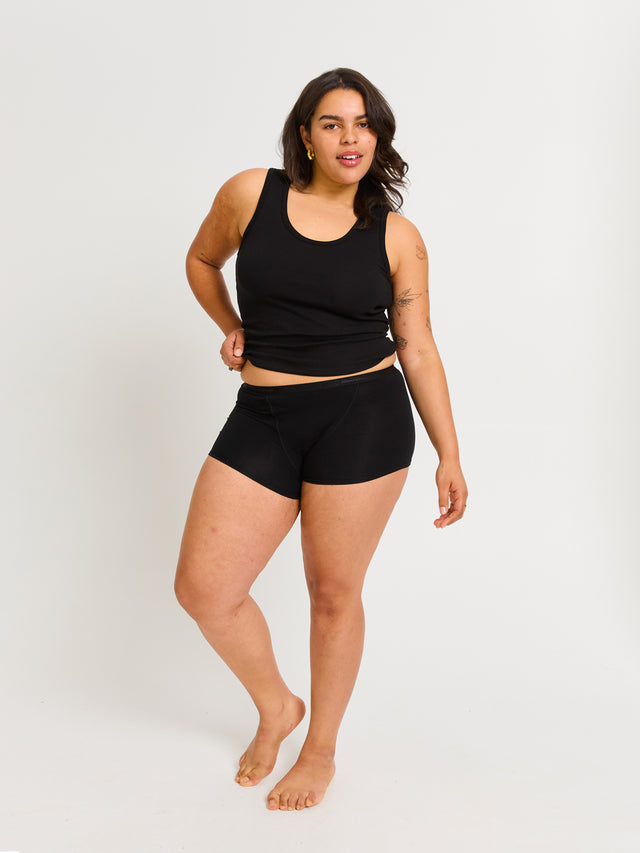 CLBSMWBLAW_MB_Classic_Boyshort_Moisture_Wicking_Black_BiancaM_101.jpg