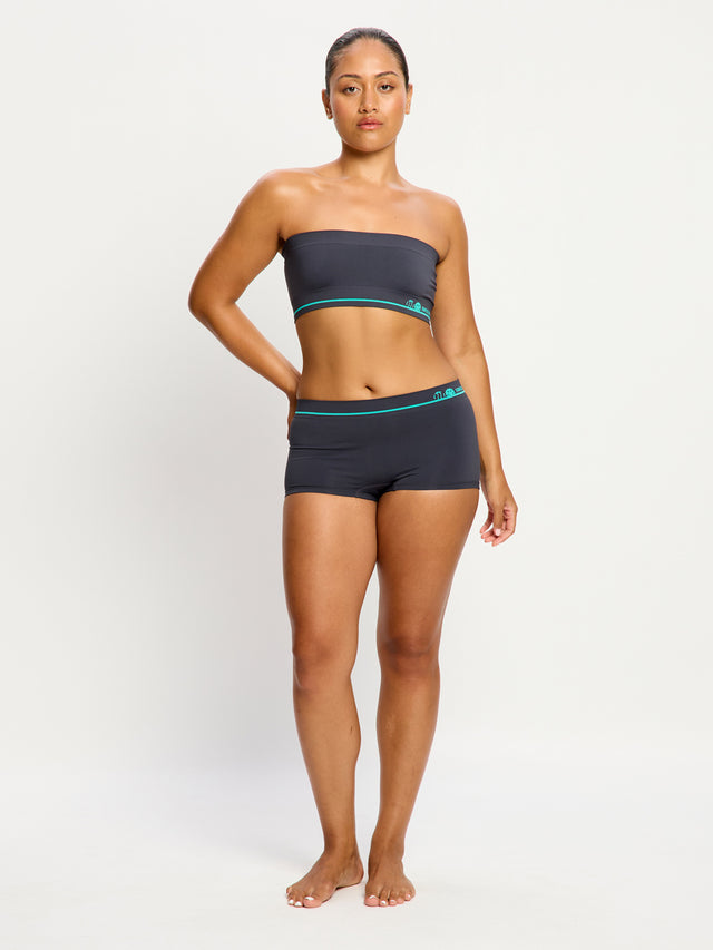 CZBSMWSTEW_MB_Smileyworld__Modibodi_Seamless_Boyshort_Moisture_Wicking_Steel_1271_Tatayana_14-L.jpg
