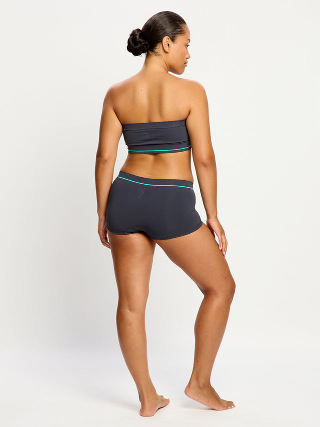 CZBSMWSTEW_MB_Smileyworld__Modibodi_Seamless_Boyshort_Moisture_Wicking_Steel_1273_Tatayana_14-L.jpg
