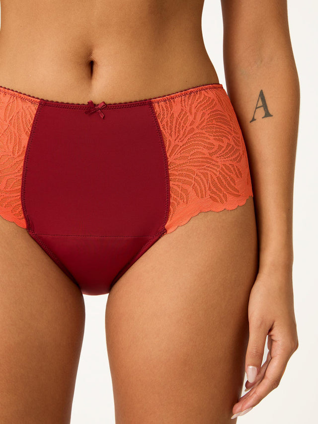 INHRMHBDRW_MB_Intimates_Manon_Hi_Waist_Brief_Bordeaux_Red_32_Model_Hailey_10-S.jpg