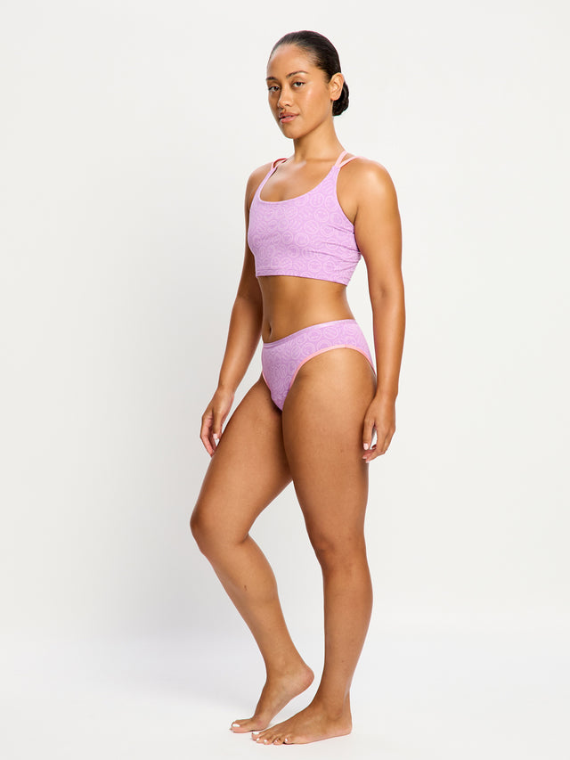 RSSCMHVIOW_MB_Smileyworld_Modibodi_Cheeky_Brief_Moderate_Heavy_Violet_0184_Tatayana_14-L.jpg