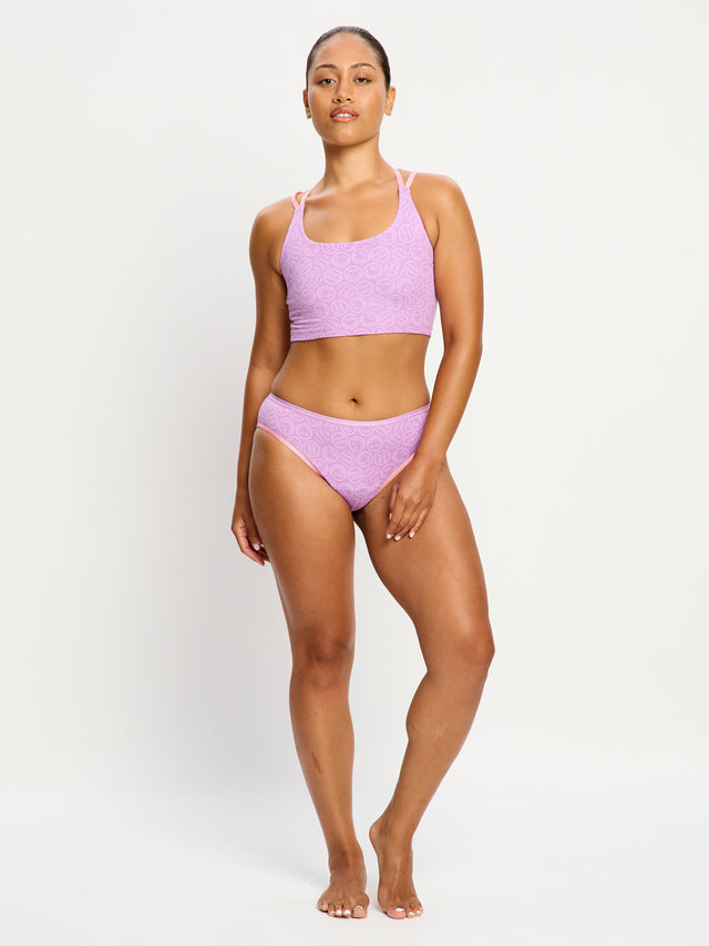 RSSCMHVIOW_MB_Smileyworld_Modibodi_Cheeky_Brief_Moderate_Heavy_Violet_0185_Tatayana_14-L.jpg