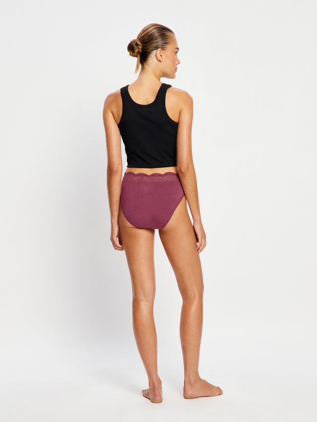 Sinnlicher High Waist Bikini in Pflaumenlila mit moderater Abdeckung