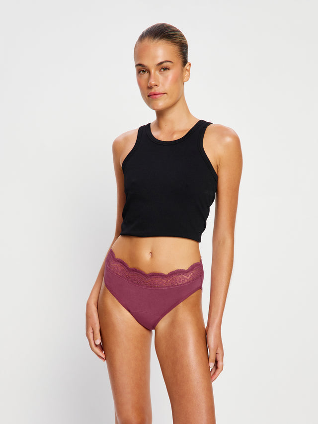 Sinnlicher High Waist Bikini in Pflaumenlila mit moderater Abdeckung