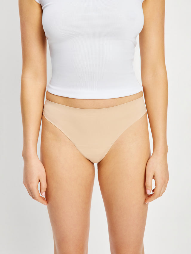 Seamfree Thong Light Cashew
