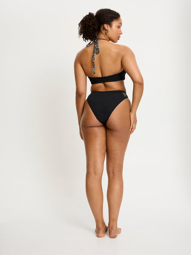 SLSBSCHIBLAW_Smileyworld_Swimwear_Hi-Waist_Bottom_High_Absorbency_Black_102_Model_Liv_14-L.jpg