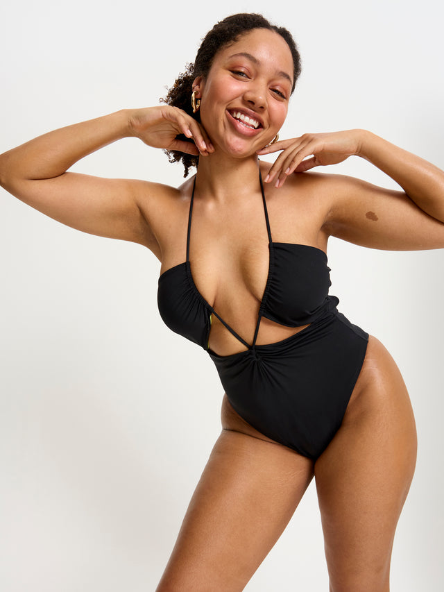 SLSOSCHIBLAW_Smileyworld_Swimwear_Tie_ One_Piece_High_Absorbency_Black_53_Model_Liv_14-L.jpg