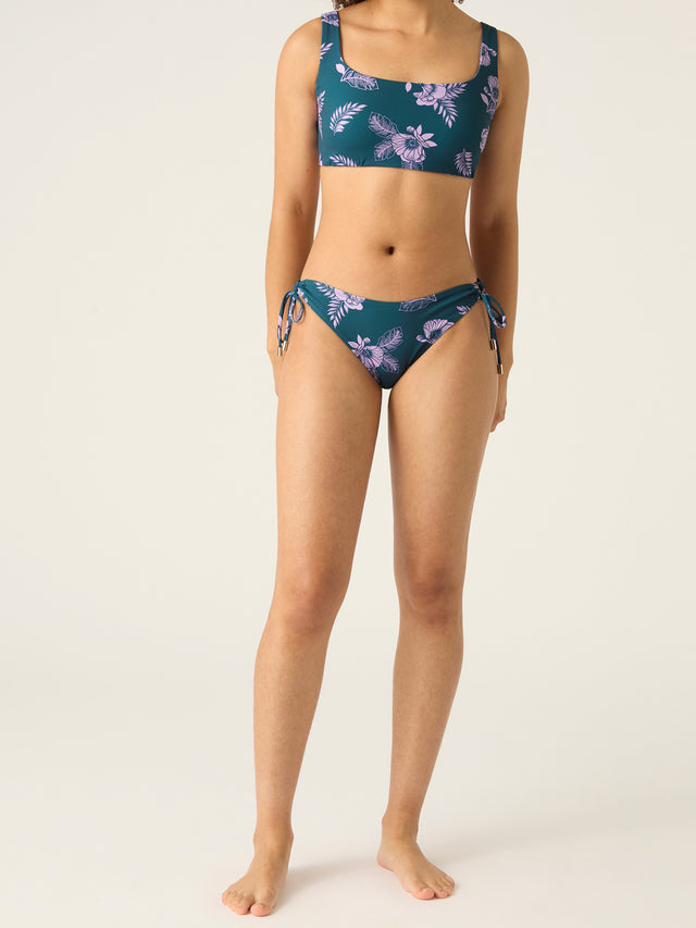 Bademode – Seitlich gebundener Bikinislip mit hellem Midnight Tropic-Print