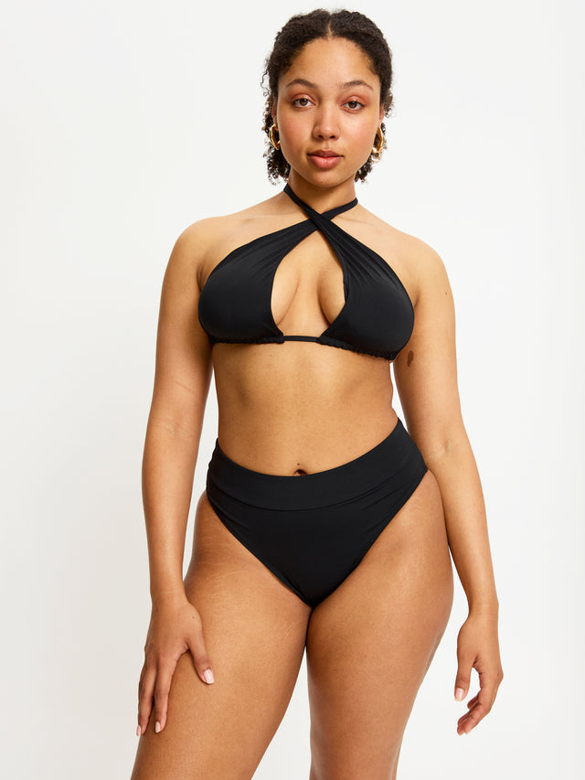 SWSCNABLAW_Swimwear_Multiway_Bikini_Top_Black_80_Model_Liv-S_14-L.jpg