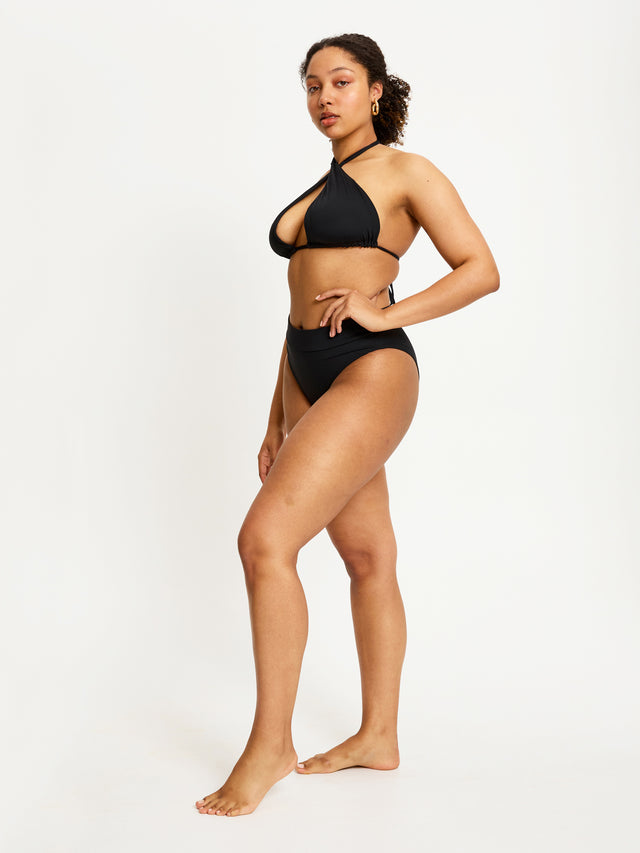 SWSCNABLAW_Swimwear_Multiway_Bikini_Top_Black_82_Model_Liv-S_14-L.jpg